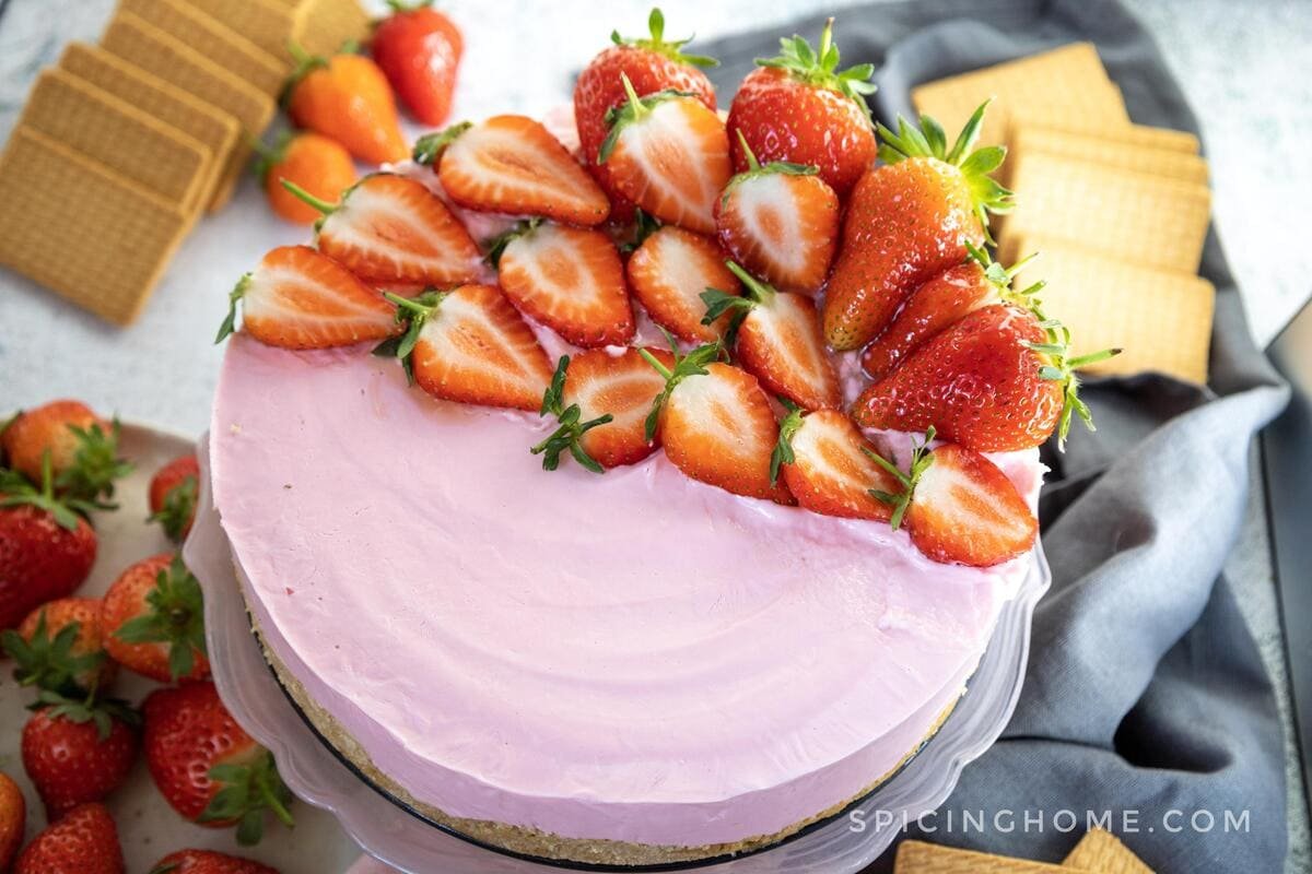 Valentines No Bake Strawberry Cheesecake (1)