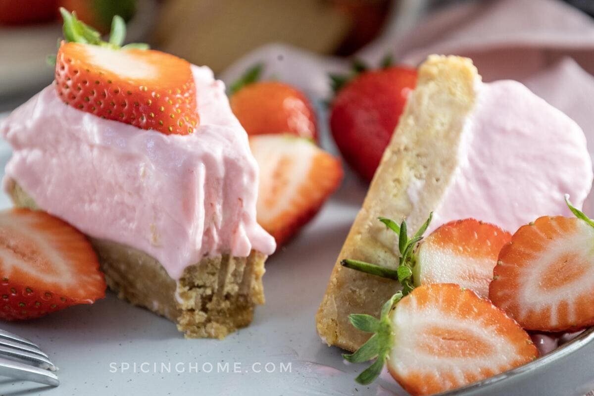 Valentines No Bake Strawberry Cheesecake (6)