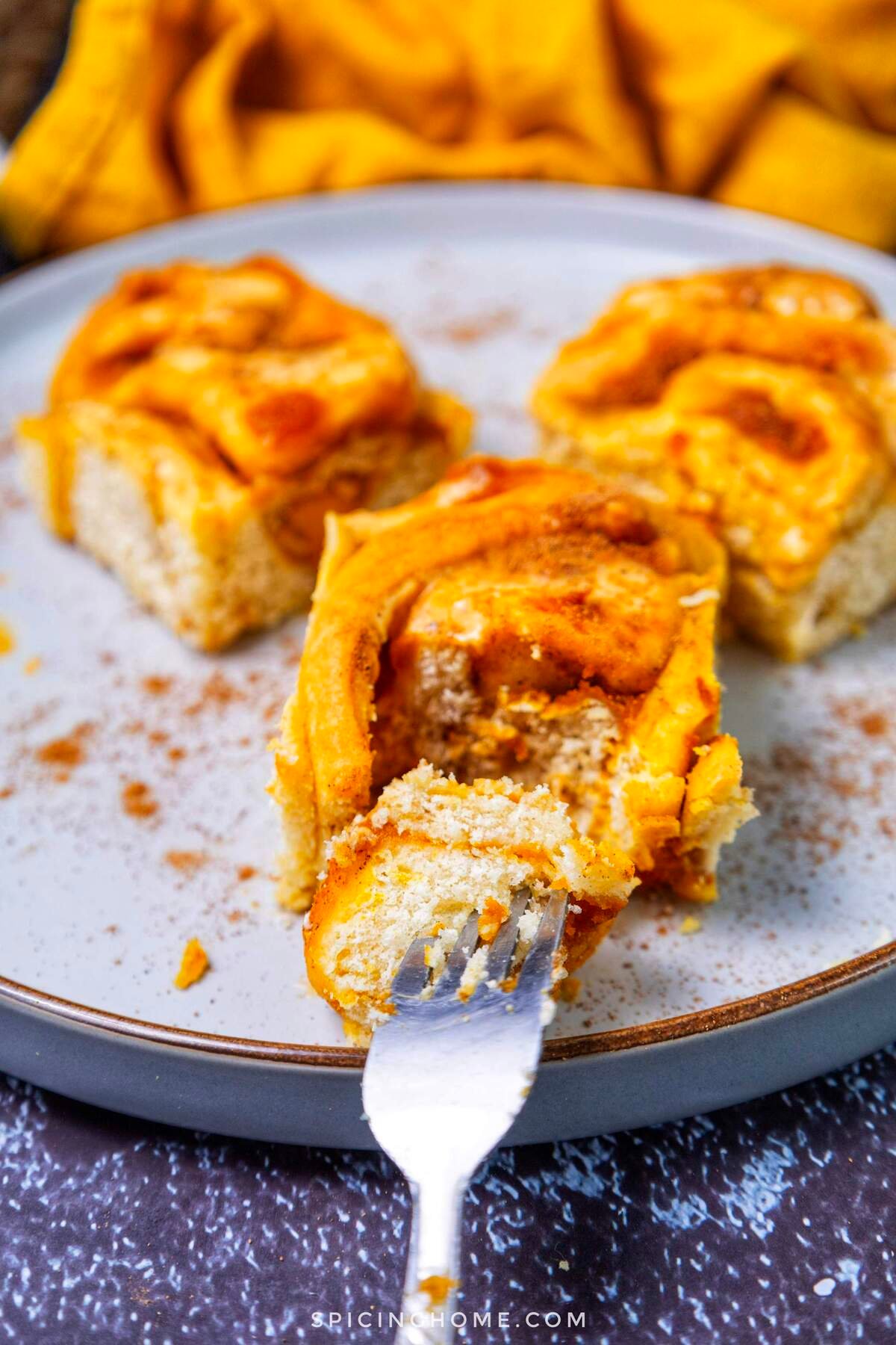 Pumpkin Cinnamon Rolls Recipe Fall (5)